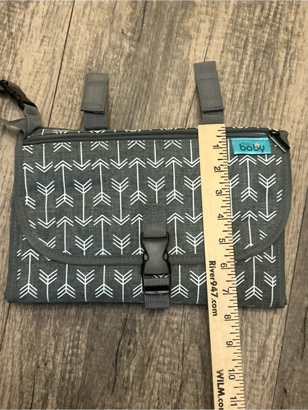 Kopi Baby Portable Diaper Changing Pad Clutch - Grey Arrow Print - Picture 5 of 7